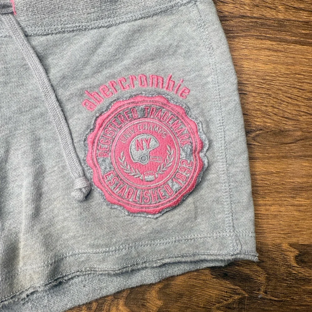 Y2K Abercrombie kids grey athletic shorts size small